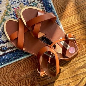 STEVE MADDEN cognac sandals